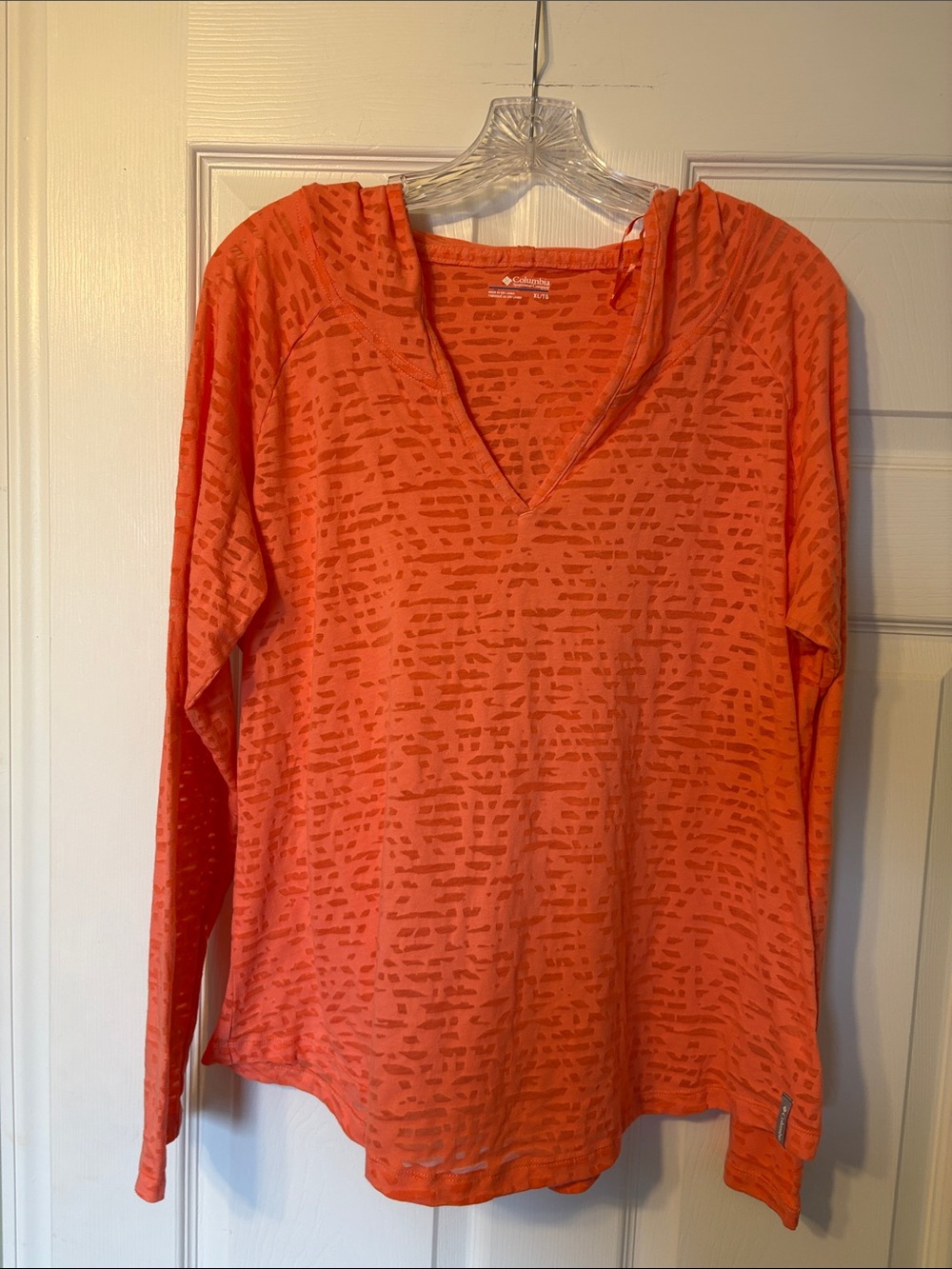 Columbia Women’s lightweight Coral Patterned Hooded Top